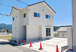 広島市安佐南区緑井8丁目19新築一戸建て分譲住宅外観