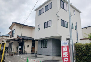 広島市安佐南区東野2丁目11新築戸建て分譲住宅外観